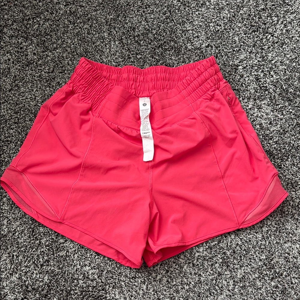 Lululemon 4” Hotty Hot shorts - size 6